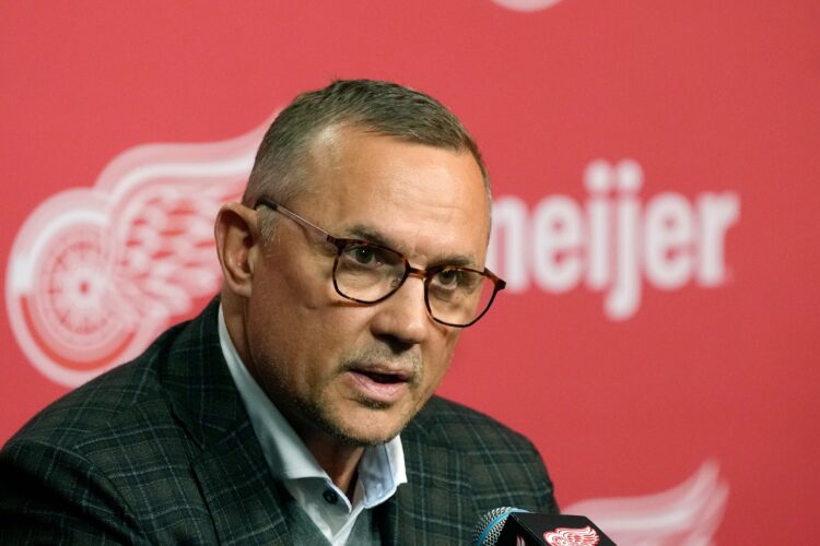 Yzerman steps down as GM of Red Wings